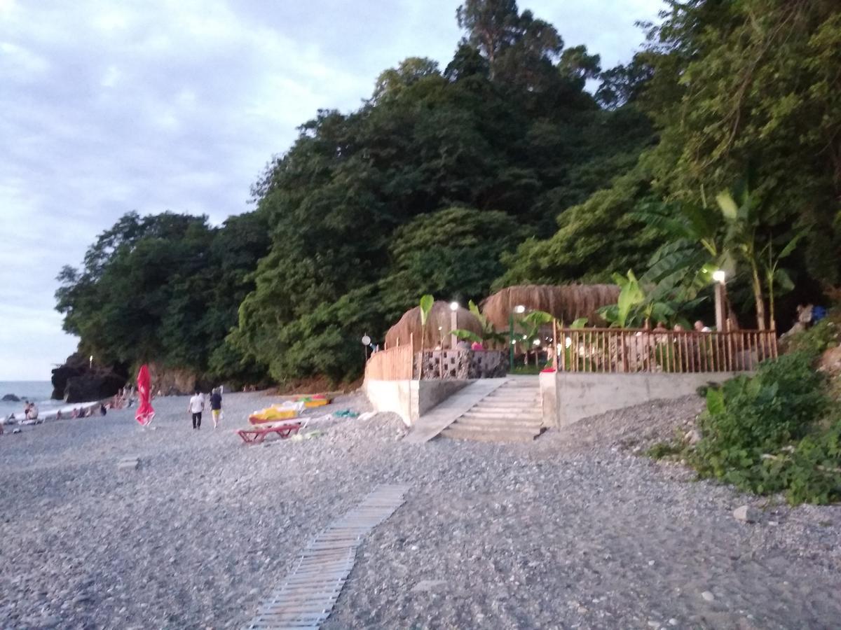 ホテル Kemeni Garden バトゥーミ エクステリア 写真